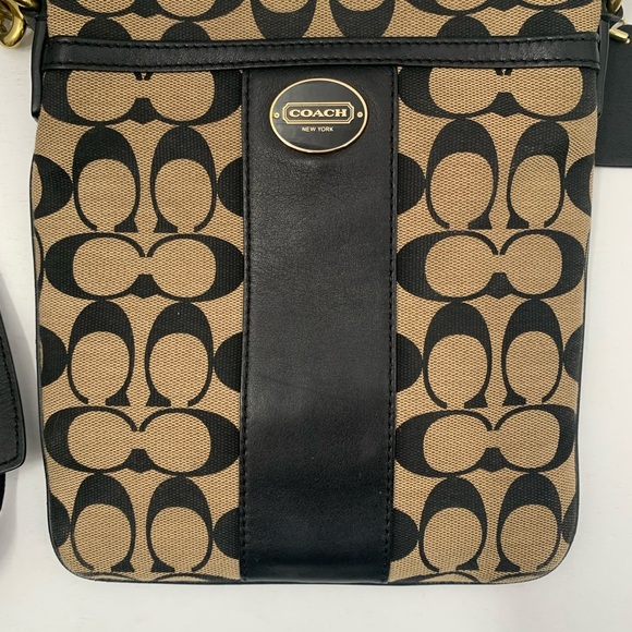 Coach Signature Black and Tan Striped Swingpack/Crossbody Bag - Picture 7 of 8